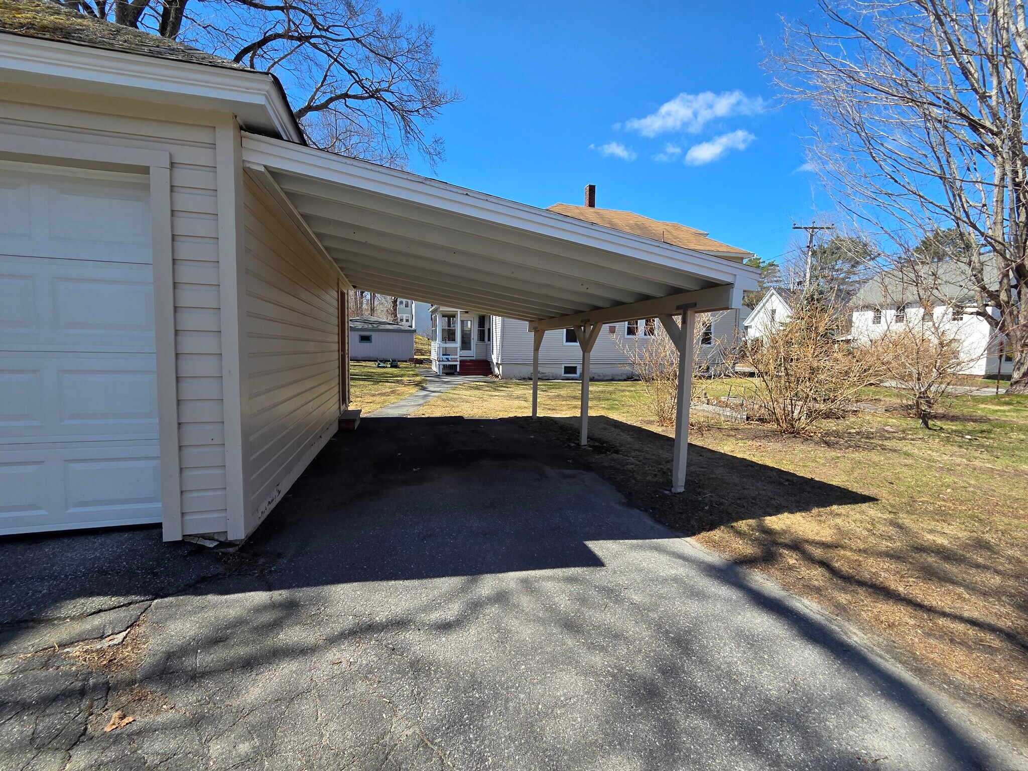 Building Photo - 12 Maple St