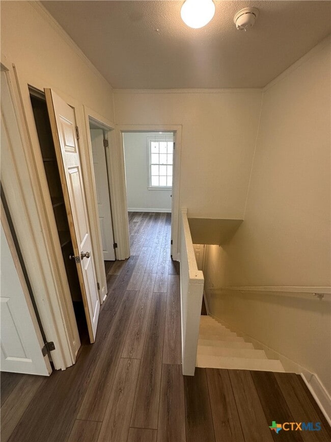 Building Photo - 1204 E Warren Ave