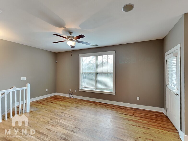 Building Photo - 183 Herring St