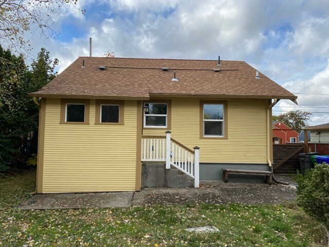 Building Photo - 5844 NE 12th Ave