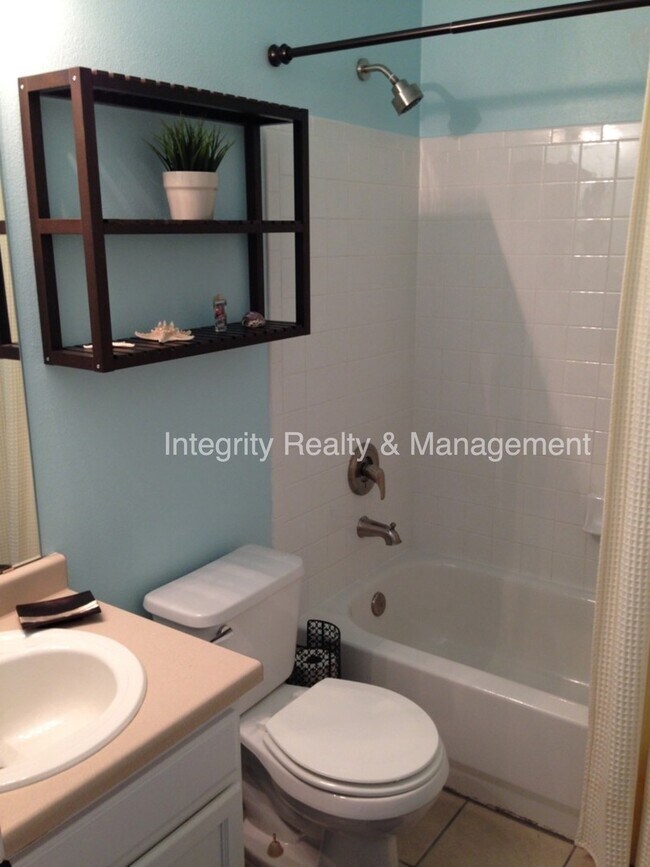 Building Photo - 305 Dunhill St