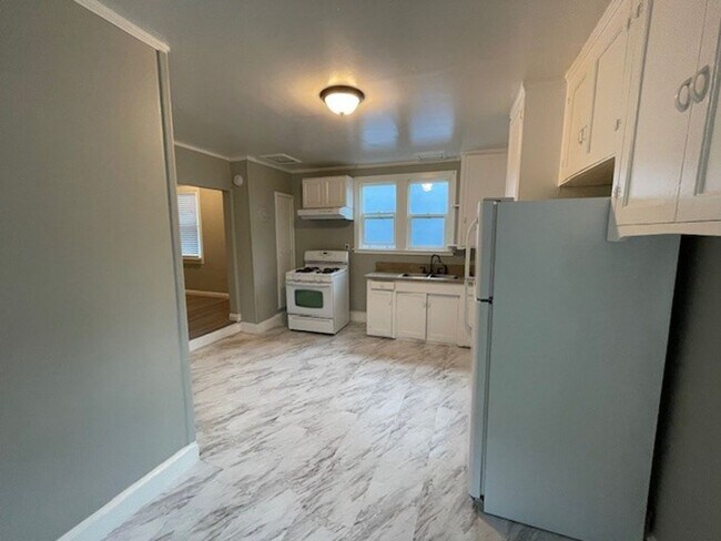 Building Photo - Newly remodeled, one-bedroom, one-bathroom...