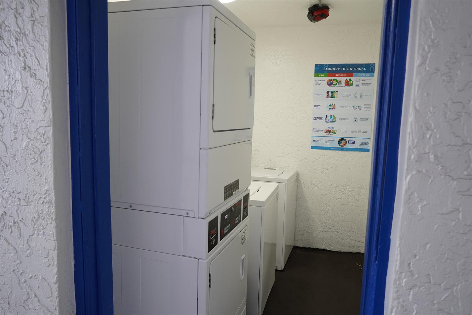 Building Photo - 3720 N Pine Island Rd