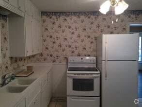 Building Photo - Spacious 2 bedroom/1 bath duplex in El Dor...