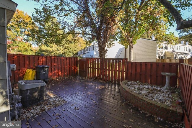 Building Photo - 1738 Farmington Ct