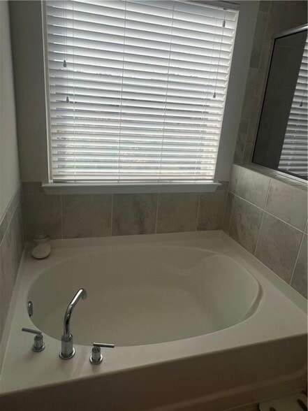 Building Photo - 1905 Azure Grove Ct