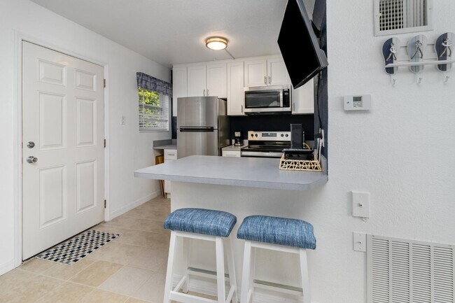 Building Photo - 211 Circle Dr