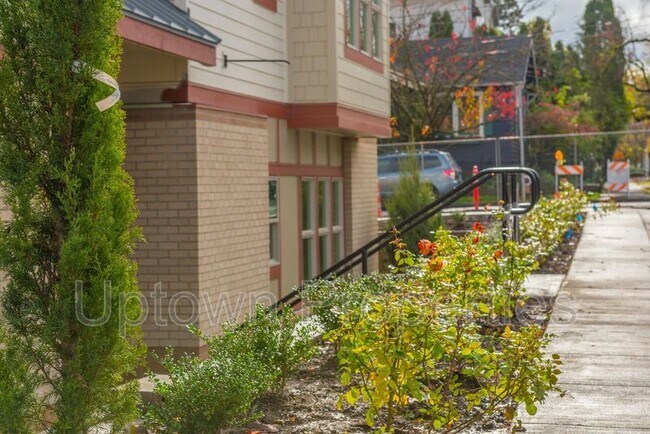 Building Photo - 5885 S Macadam Ave