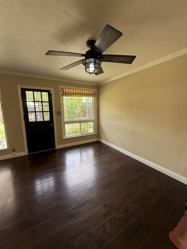 Building Photo - Spacious 4 Bedroom 2.5 Bathroom Hayward Home with Fresh Paint and New Carpet