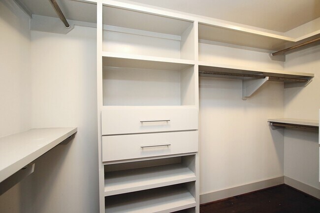 Building Photo - 5319 Paisley Ln