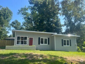 Building Photo - "Lake House Vibes"