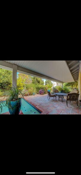 Building Photo - 300 Redondo St