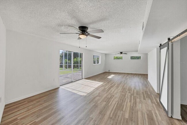 Building Photo - 2460 Whippoorwill Cir