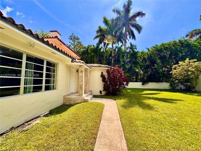 Building Photo - 8775 SW 53rd Ct