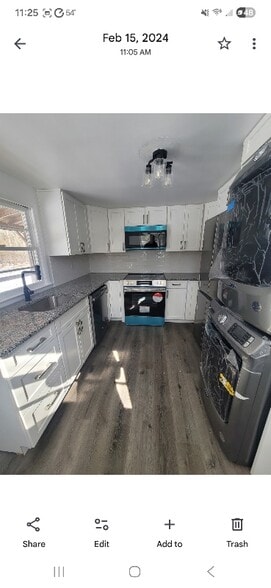 Building Photo - 305 North Dr