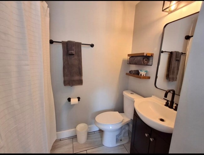 Building Photo - Fully Furnished 1 bedroom in Ludlow – All Utilities Included