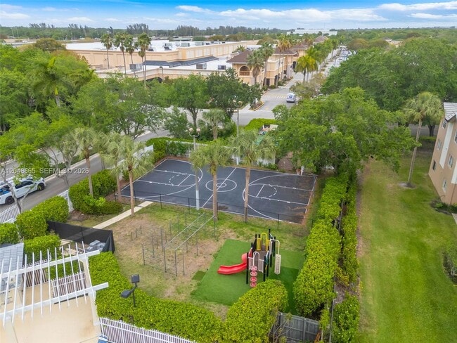 Building Photo - 9925 NW 57th Manor