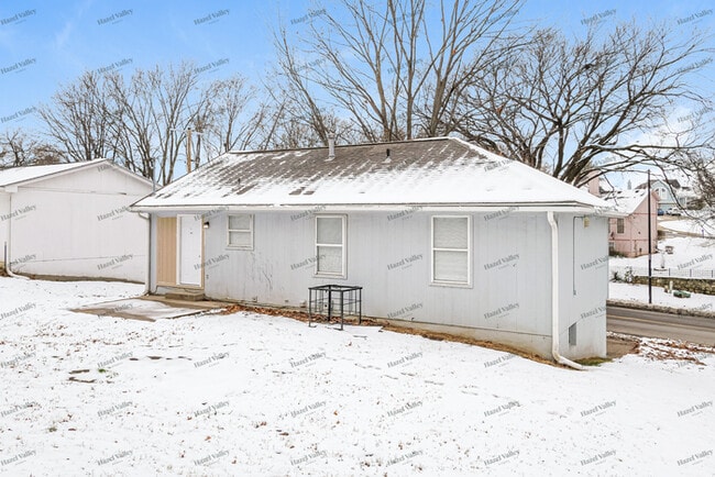 Building Photo - 1923 Jackson Ave