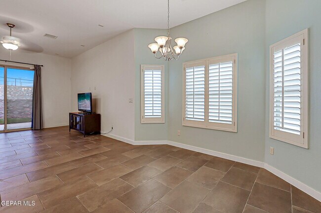 Building Photo - 308 S Manzanita Dr