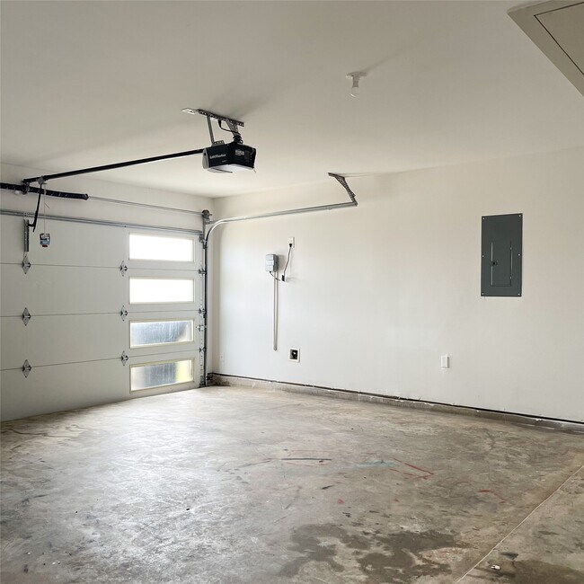 Building Photo - 6814 Bradford Ter Rd