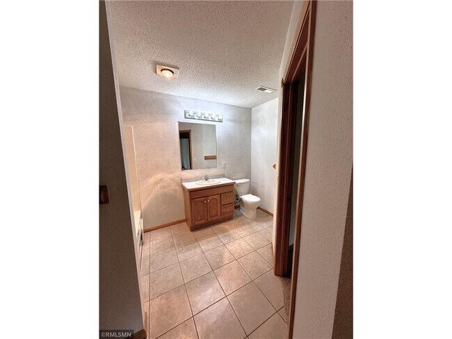 Building Photo - 1279 Pinewood Trail
