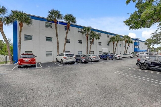 Building Photo - 350 79th Ave N