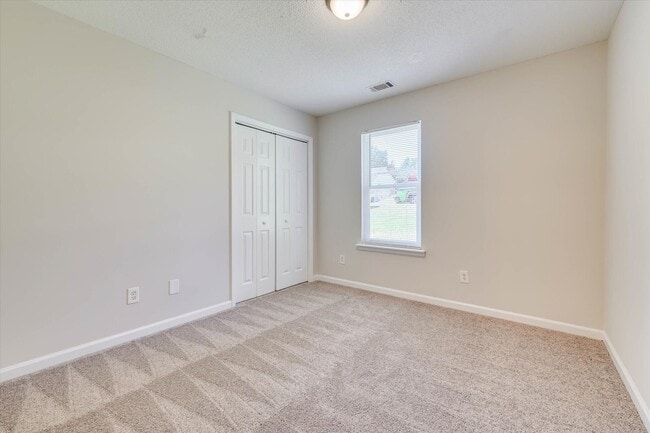 Building Photo - 2811 Bennington Dr