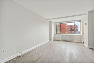 Building Photo - 1111 Arlington Blvd