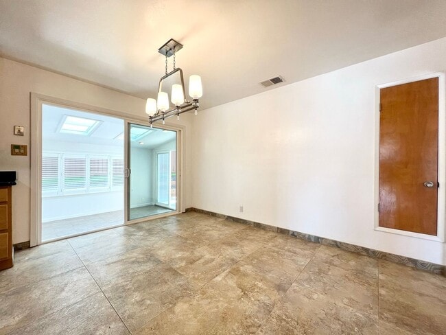 Building Photo - Updated 3-Bed / 2-Bath Single-Family Home!