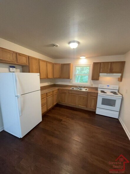 Building Photo - 500 Skyline Dr