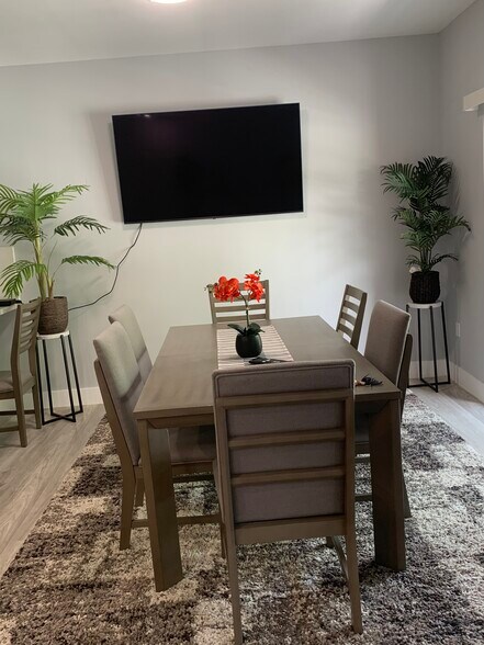 Building Photo - 10902 NW 83rd St