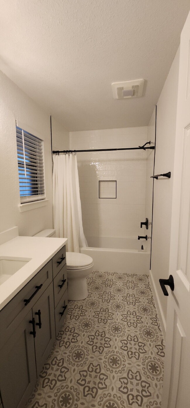 Building Photo - 1112 Concord Dr