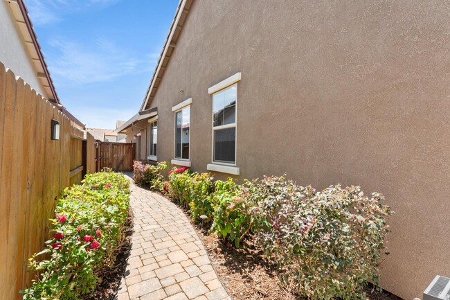 Building Photo - 9363 Wild Lilac Cir