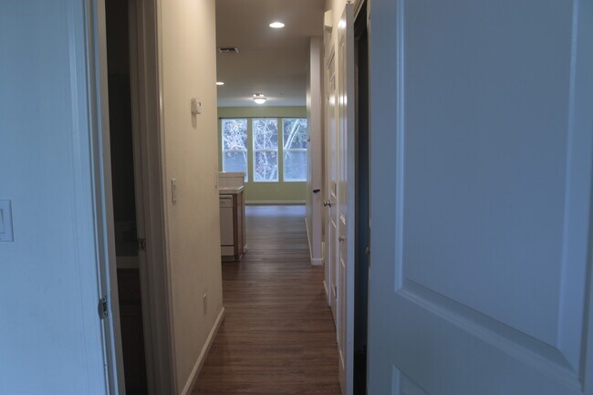 Building Photo - 464 Marina Way
