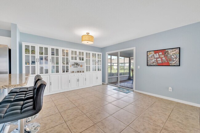 Building Photo - Annual furnished 2 bed/2 bath Villa in Sarasota close to Siesta Key!