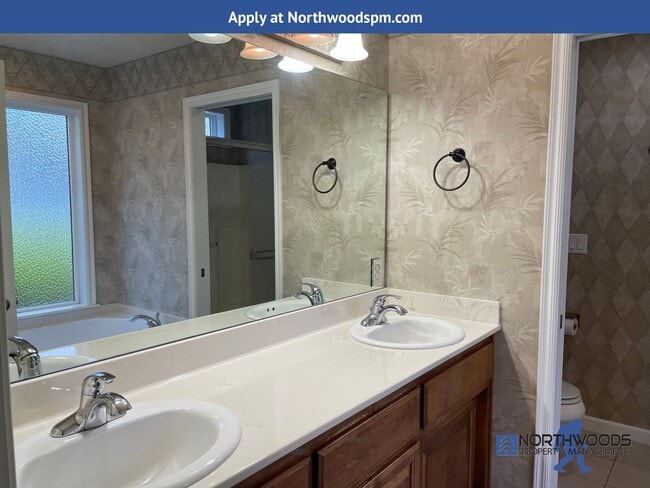 Building Photo - Lots of Room- 3 Bedroom 2 Bath Home with B...