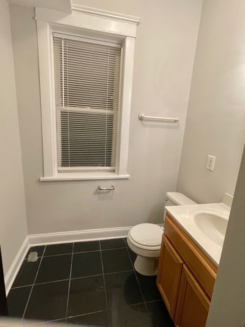 Building Photo - 908 W Waveland Ave