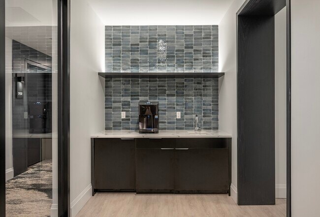 Building Photo - 93 Bennington St