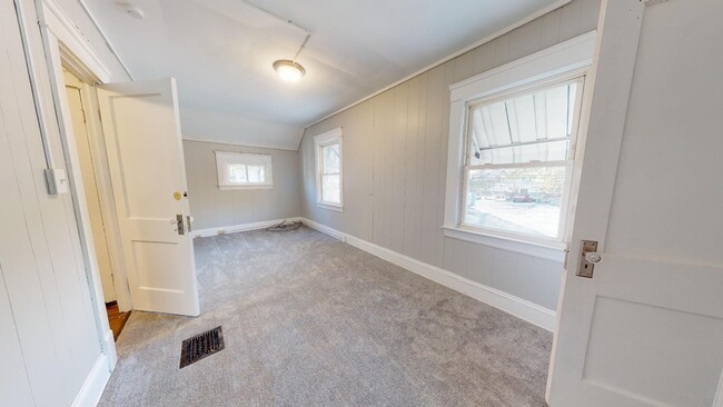 Building Photo - Old Brooklyn - 3 Bedroom Single Family Home