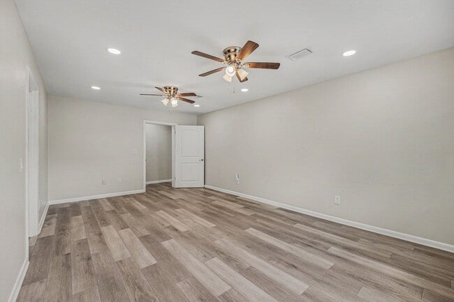 Building Photo - 20 Hardee Cir N