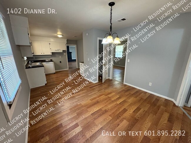 Building Photo - 1402 Dianne Dr