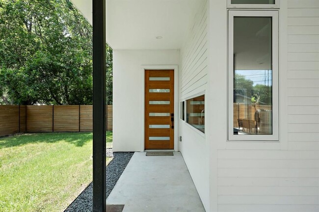 Building Photo - 5507 Manor Rd