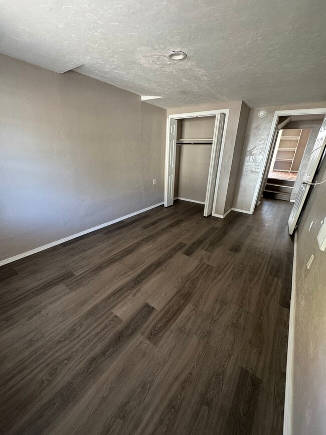 Building Photo - 3400 SE 20th St