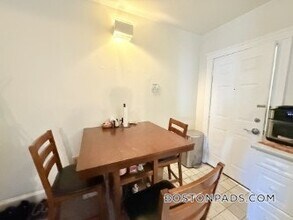 Building Photo - 829 Beacon St