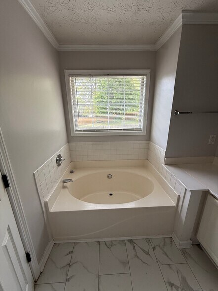 Building Photo - 5600 Sugar Crossing Dr