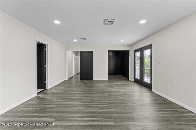 Building Photo - 523 Meyer St