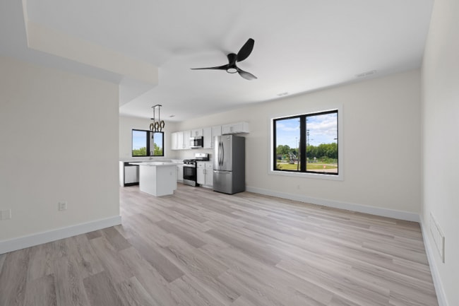 Building Photo - 1295 Holmden Ave