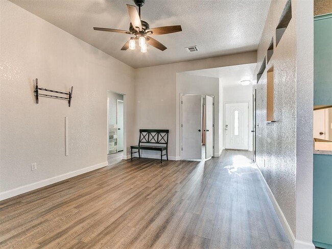 Building Photo - 617 Golden Eagle Dr