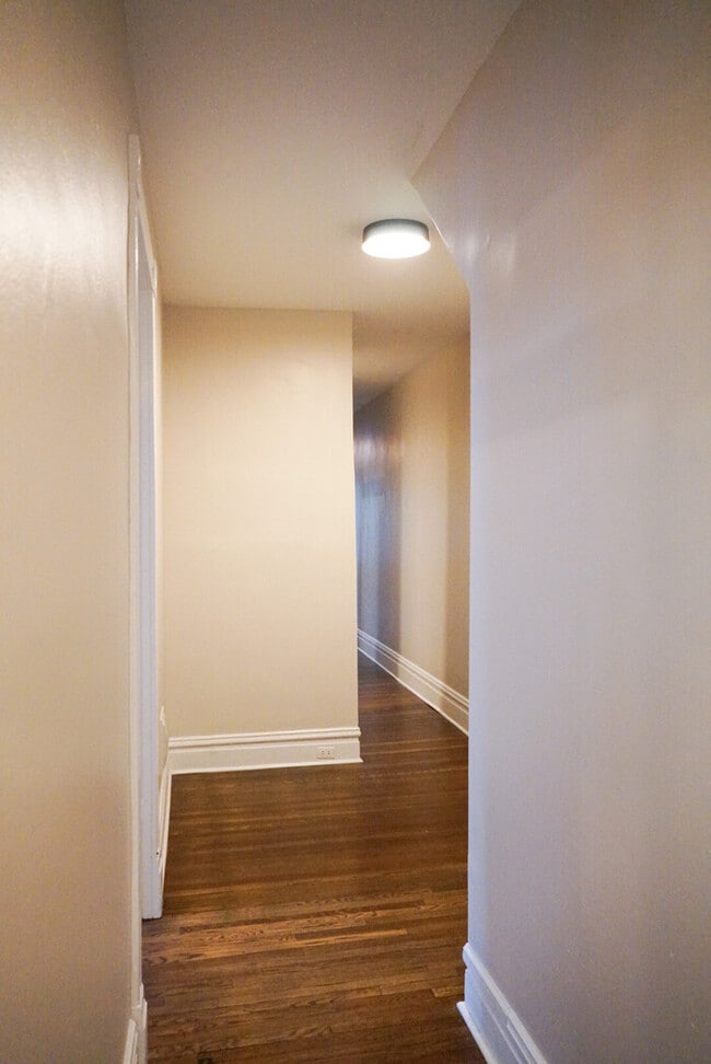 Building Photo - Recently Updated 3Bedroom 2Bath Condo
