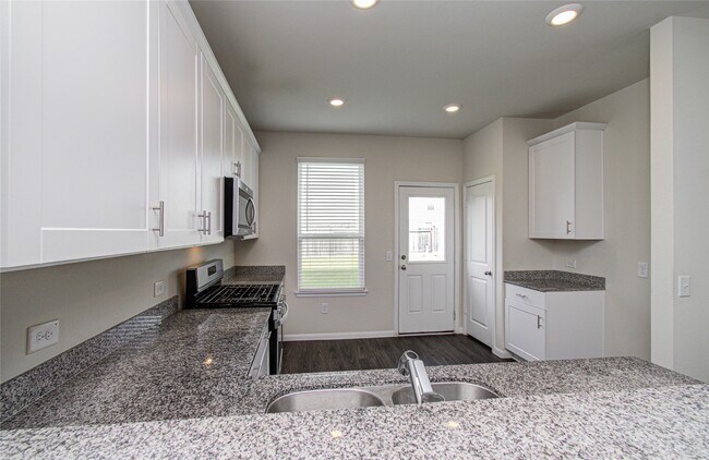 Building Photo - 6315 Lakeview Haven Dr